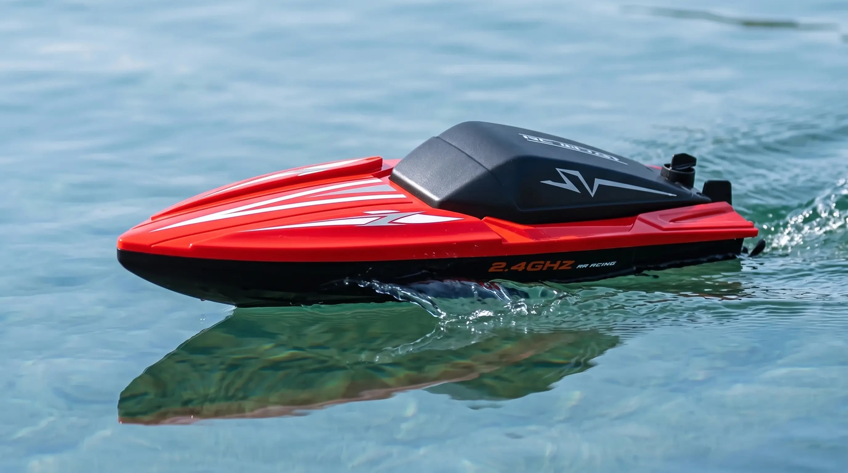 The Anatomy of High Speed RC Boats: A Mechanical Deep Dive into Hull Dynamics and 80m Range ZD-pro RC